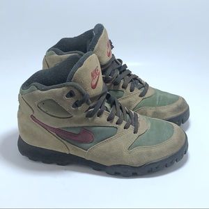 Vintage Nike Hiking Boots Women’s Size 7